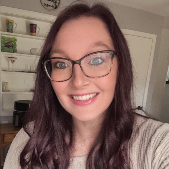 Meet your Posher, Kristen - Picture 1 of 1